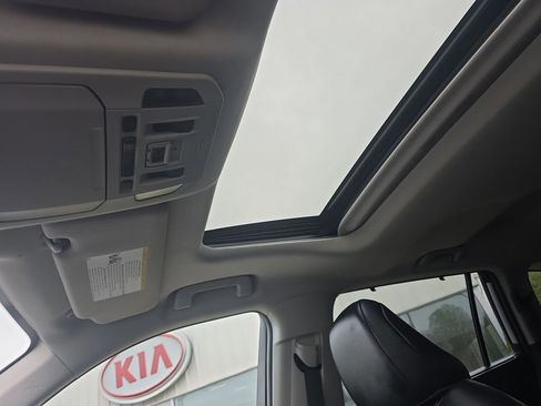 Used 2022 Toyota Highlander XLE AWD/4WD image 20