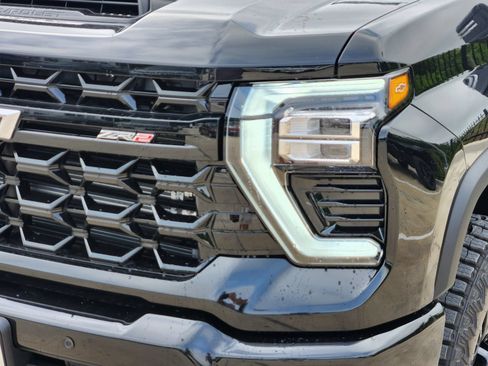 New 2026 Chevrolet Silverado 2500 ZR2 AWD/4WD image 9