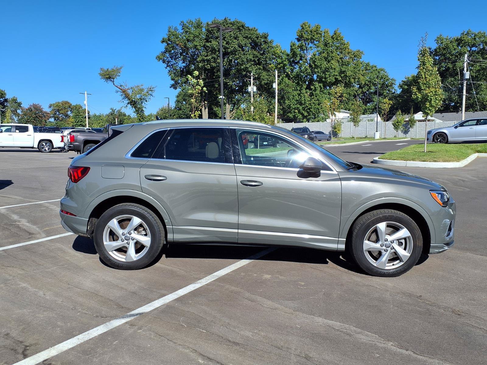 Used 2019 Audi Q3 2.0T Premium AWD/4WD image 2