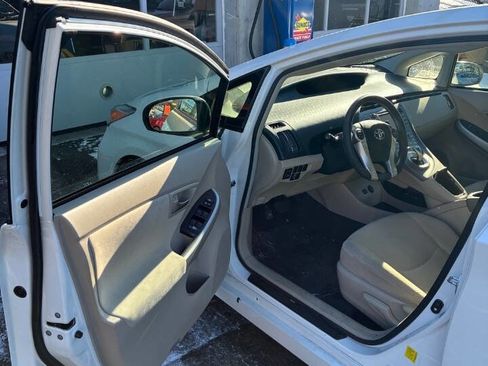 Used 2012 Toyota Prius Five image 8
