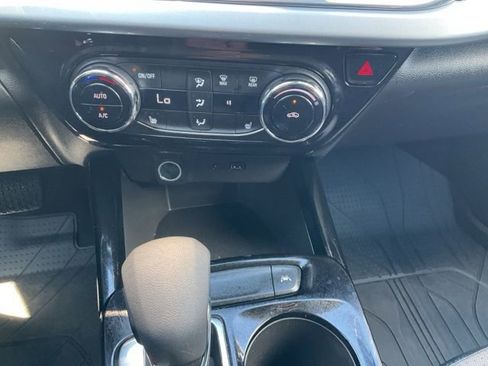 Used 2025 Chevrolet Trax LT w/ Driver Confidence Package FWD image 8