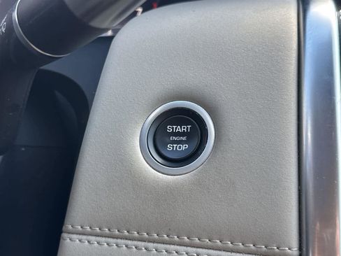 Used 2022 Land Rover Discovery Sport SE image 32