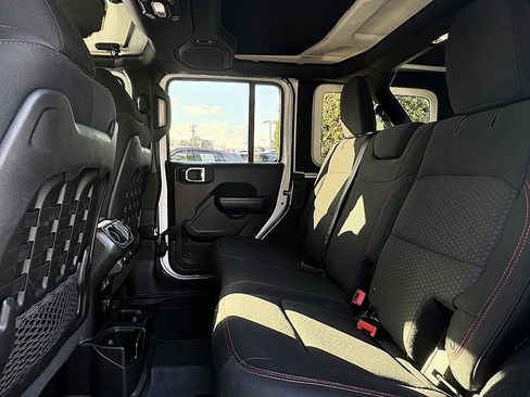 Used 2018 Jeep Wrangler Unlimited Rubicon image 10