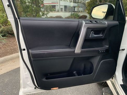 Used 2016 Toyota 4Runner Limited image 17