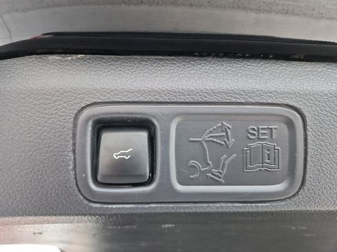 Used 2023 Ford Expedition Limited image 11