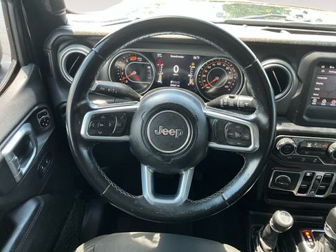 Used 2021 Jeep Wrangler Unlimited Sahara AWD/4WD image 12