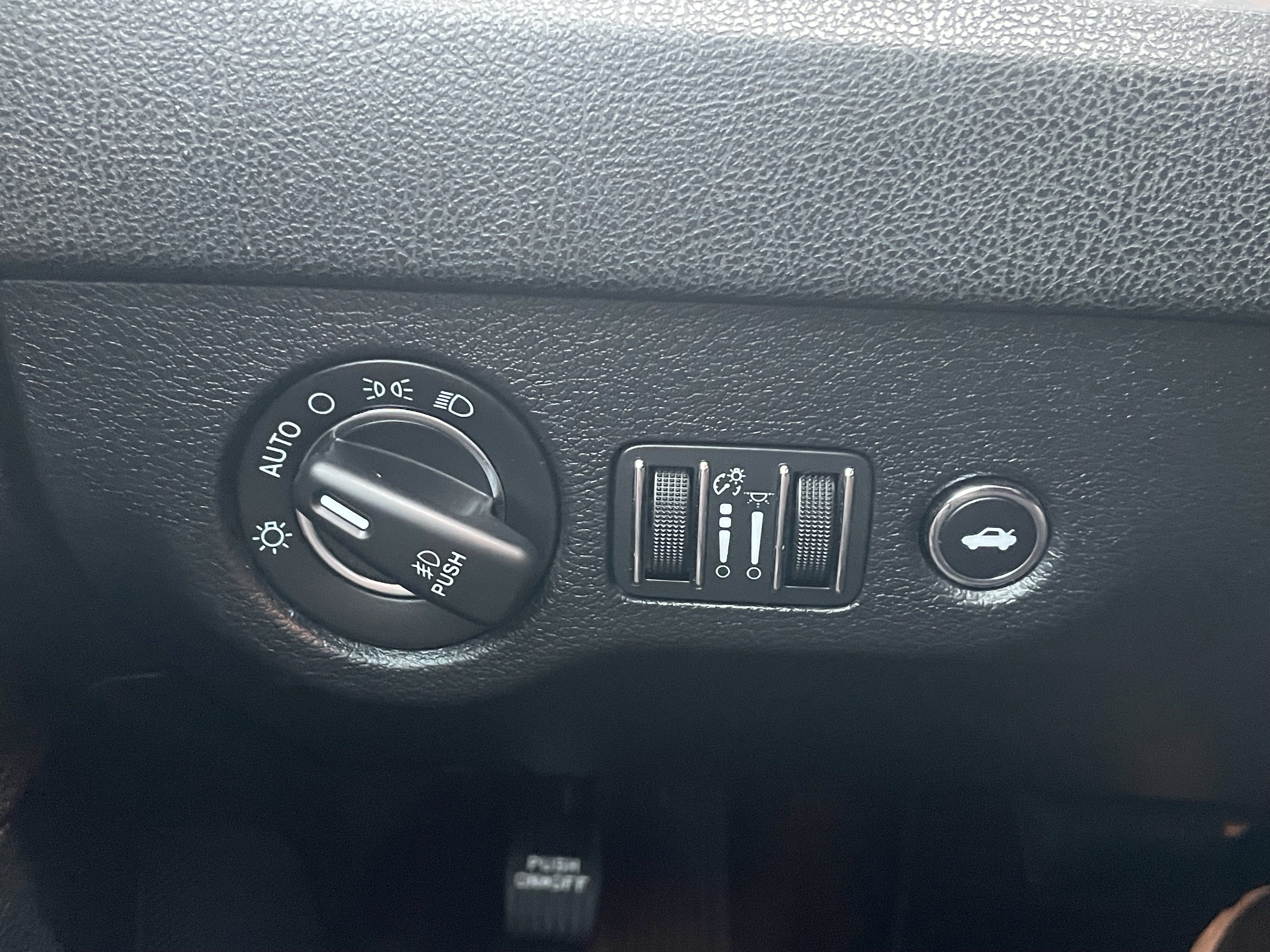 Used 2016 Chrysler 300 C AWD/4WD image 14