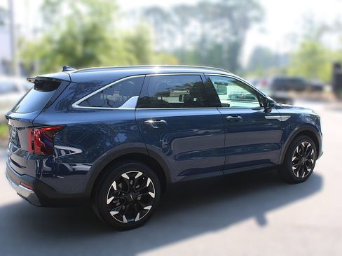 Certified 2025 Kia Sorento EX FWD image 14