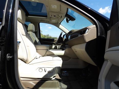 Used 2021 GMC Yukon XL Denali w/ Denali Premium Package image 20