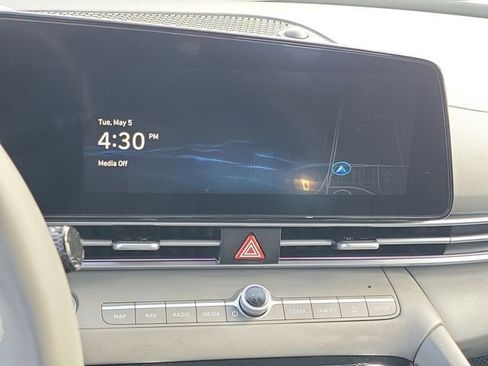 Certified 2025 Hyundai Elantra SEL FWD image 11