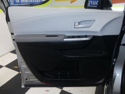 Used 2025 Toyota Sienna LE image 23