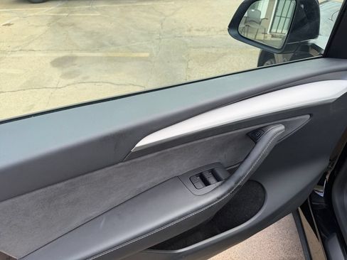 Used 2025 Tesla Model Y Long Range RWD image 17
