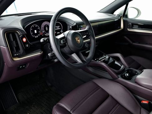Certified 2025 Porsche Cayenne image 4