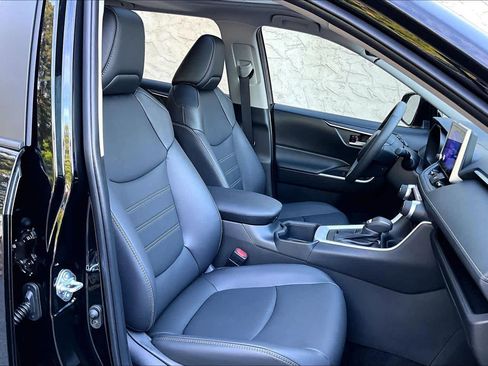 Used 2025 Toyota RAV4 XLE Premium FWD image 9