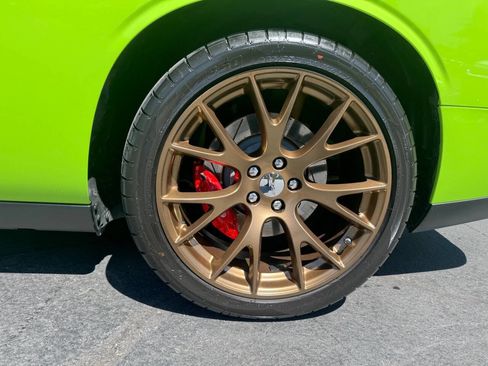 Used 2015 Dodge Challenger SRT w/ Technology Group RWD image 17
