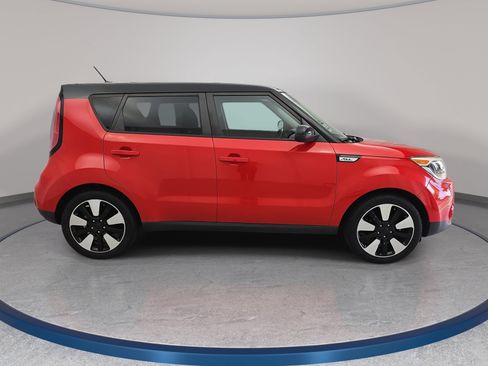 Used 2019 Kia Soul + FWD image 4