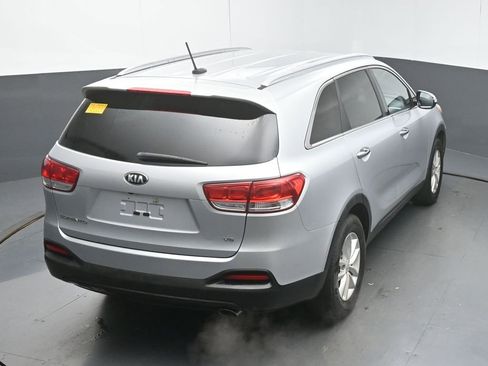 Used 2016 Kia Sorento LX image 46
