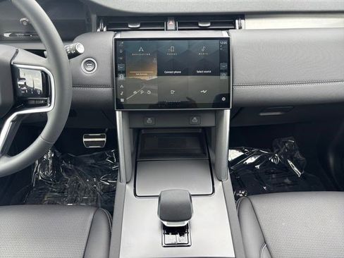 New 2025 Land Rover Discovery Sport Dynamic SE image 17