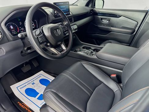 Used 2025 Honda Pilot TrailSport image 11