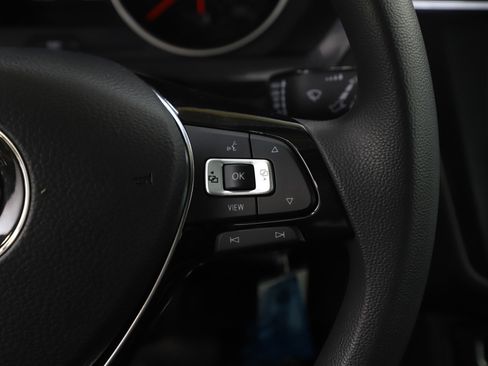 Used 2020 Volkswagen Tiguan S image 19