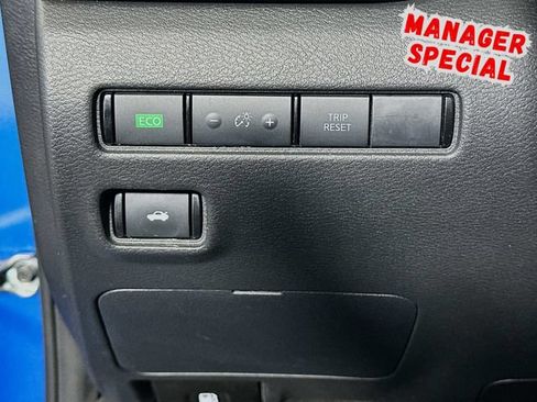 Used 2024 Nissan Sentra SV FWD image 11