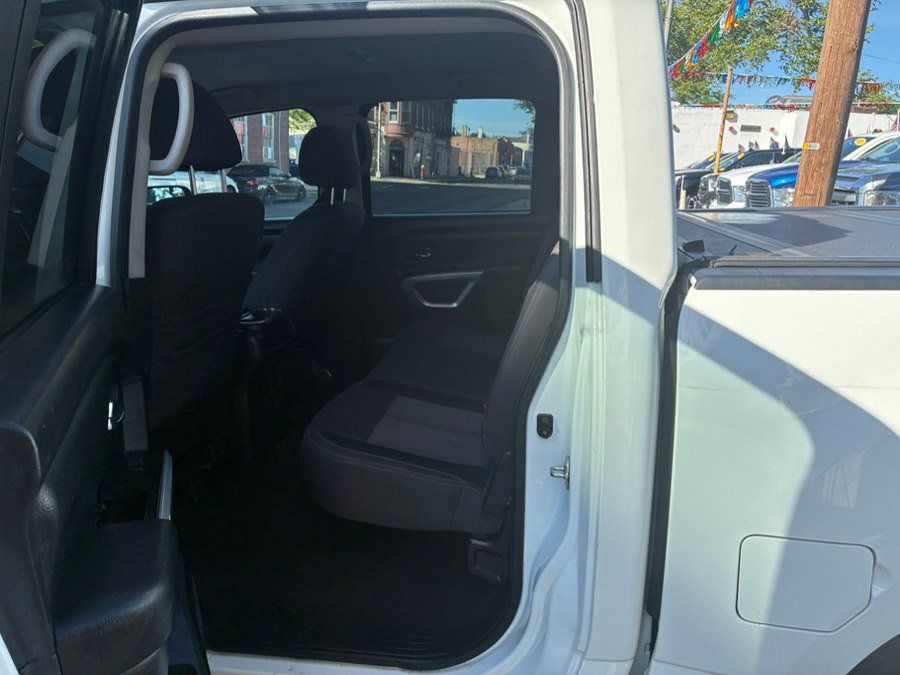 Used 2020 Nissan Titan SV w/ SV Convenience Package AWD/4WD image 11