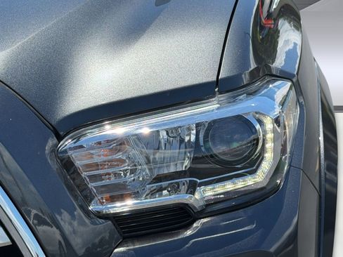 Used 2019 Toyota Tacoma Limited RWD image 12