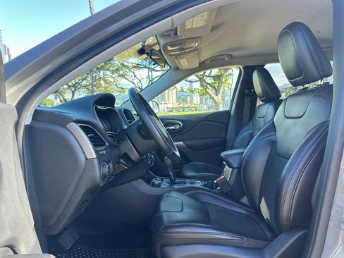 Used 2019 Jeep Cherokee Latitude Plus w/ Cold Weather Group image 8