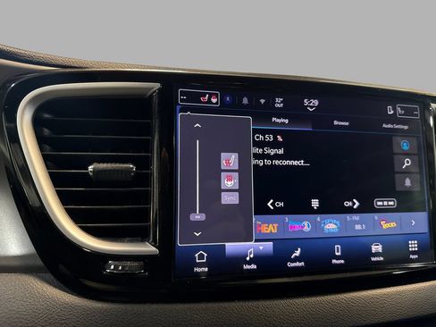 Used 2025 Chrysler Pacifica Select FWD image 20