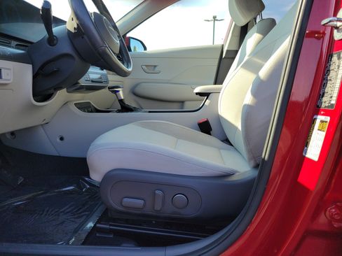Used 2024 Hyundai Kona SEL FWD image 16