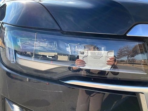 Used 2021 Cadillac Escalade Premium Luxury image 32