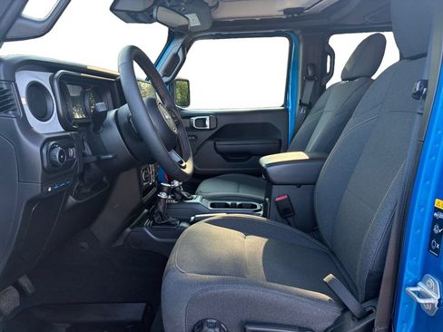 Used 2024 Jeep Wrangler Unlimited w/ Convenience Group AWD/4WD image 22