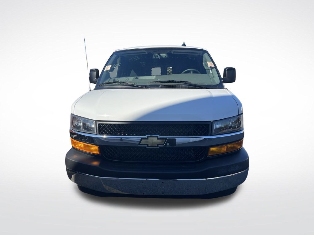 Used 2025 Chevrolet Express 2500 w/ Driver Convenience Package RWD image 2