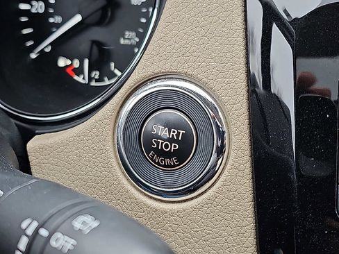 Used 2019 Nissan Rogue SL w/ Premium Package image 25