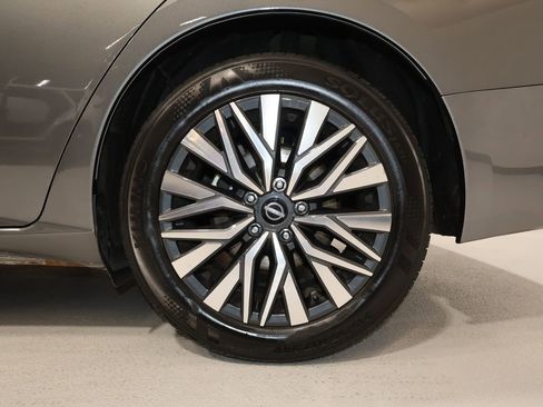 Used 2024 Nissan Altima 2.5 SV image 31