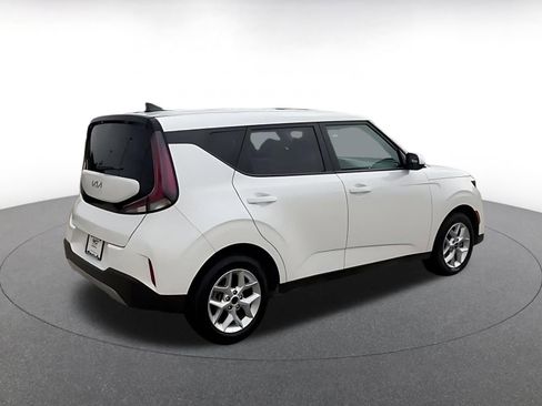 Used 2025 Kia Soul LX w/ LX Technology Package FWD image 14