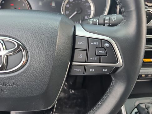 Certified 2024 Toyota Highlander XSE image 22