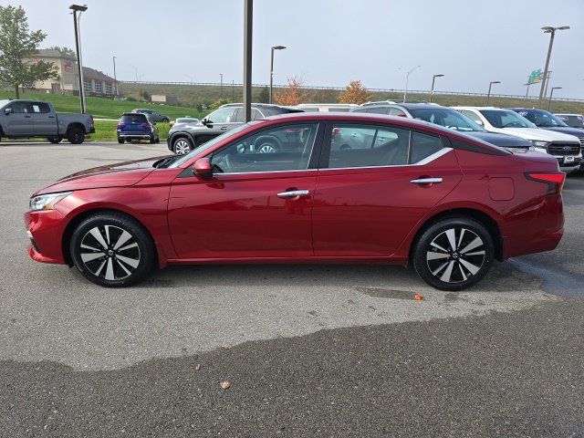 Used 2021 Nissan Altima 2.5 SV AWD/4WD image 2
