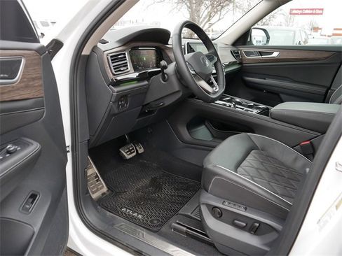 Certified 2025 Volkswagen Atlas SEL Premium R-Line image 12