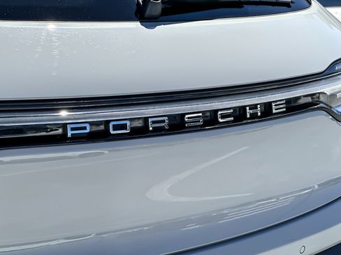 Certified 2025 Porsche Macan image 27