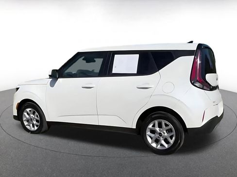 Used 2025 Kia Soul LX w/ LX Technology Package FWD image 10