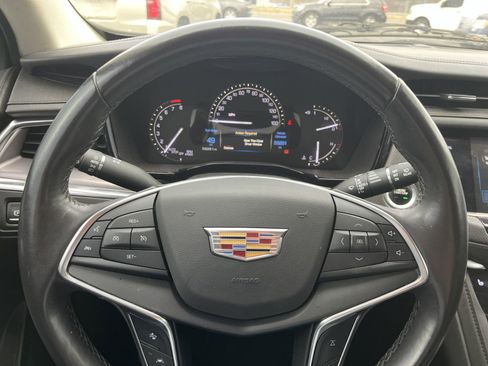 Used 2018 Cadillac XT5 Luxury w/ Driver Awareness Package image 15