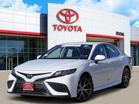 Certified 2024 Toyota Camry SE image 1