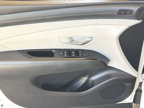Used 2025 Hyundai Tucson Limited FWD image 3