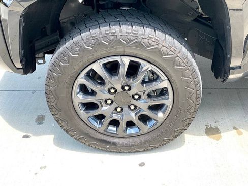 Used 2025 Toyota Tacoma SR AWD/4WD image 9