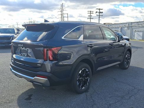New 2026 Kia Sorento S image 3