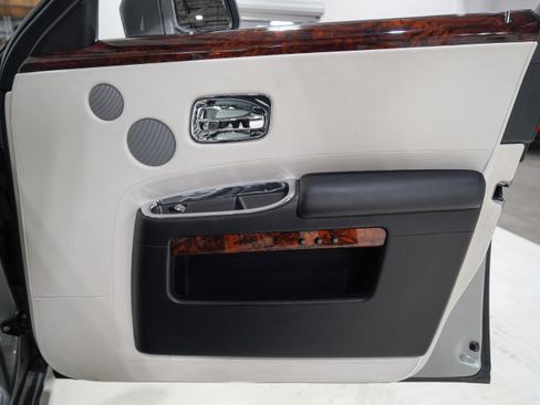 Used 2015 Rolls-Royce Ghost RWD image 19