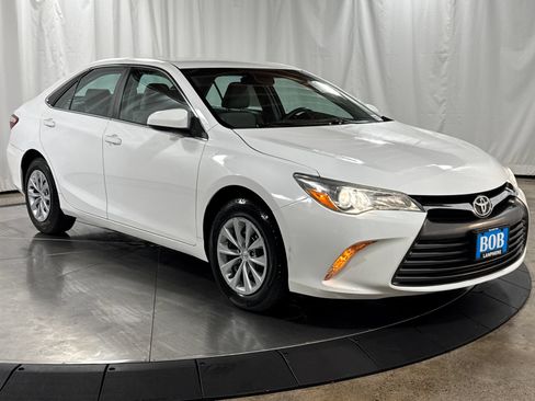 Used 2015 Toyota Camry LE FWD image 13