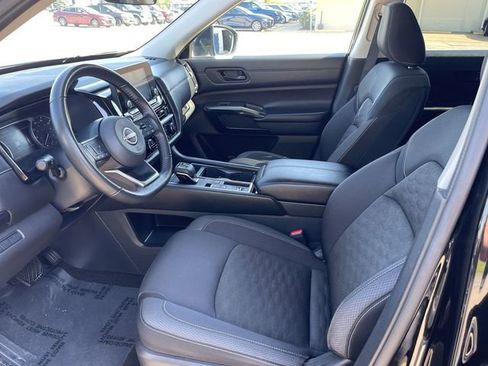 Used 2024 Nissan Pathfinder SV FWD image 11