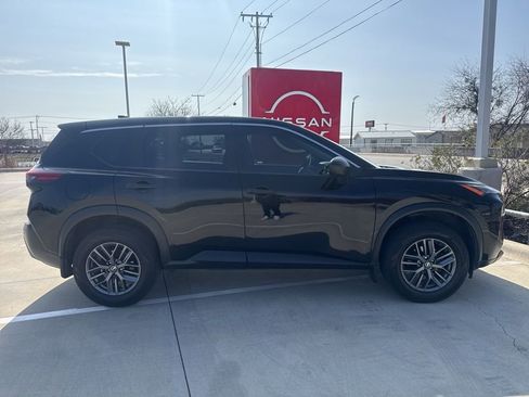 Used 2021 Nissan Rogue S image 2